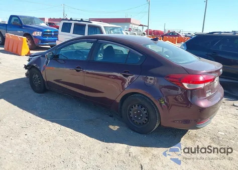 2018 Kia Forte Lx z USA, uszkodzony, nr VIN 3KPFK4A70JE204247